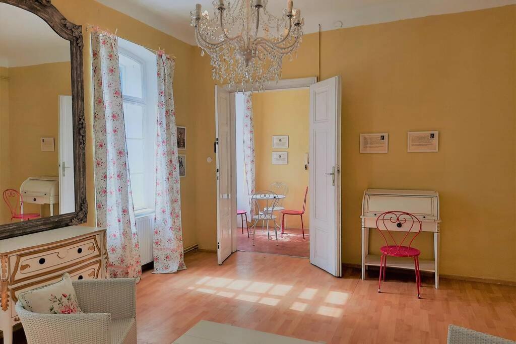 Sisi-Schloss Rudolfsvilla - Apt. Nené und die abenteuerlichen Schwestern Reichenau Exterior foto
